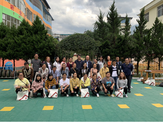 Photo 4 Group photo with preschool volunteer teachers.png