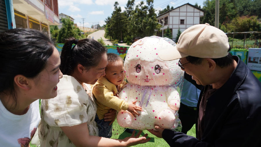 Guizhou Provincial Party Secretary Xu Lin meets with China Development Research Foundation Delegation.png